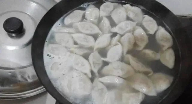 速凍餃子應該怎么煮，為什么煮速凍餃子要溫水下鍋？